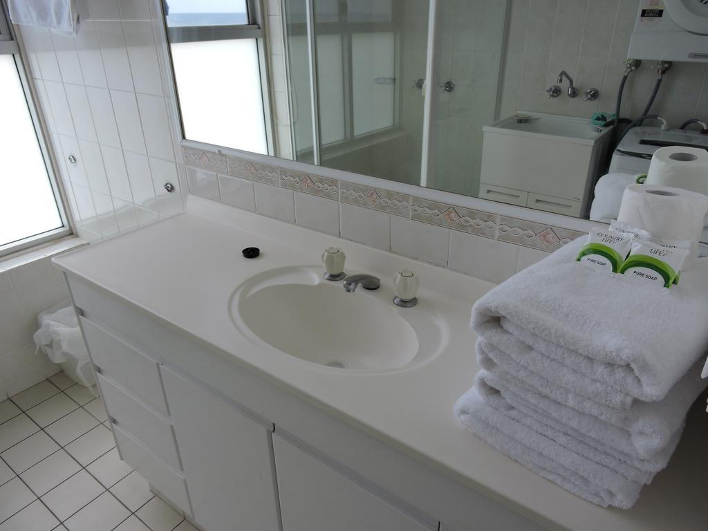 President Holiday Apartments - Absolute Beachfront Gold Coast Exterior photo