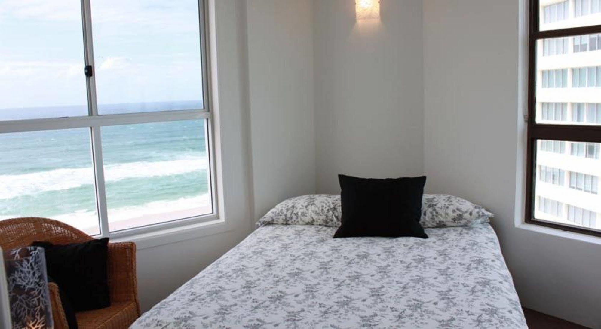 President Holiday Apartments - Absolute Beachfront Gold Coast Exterior photo