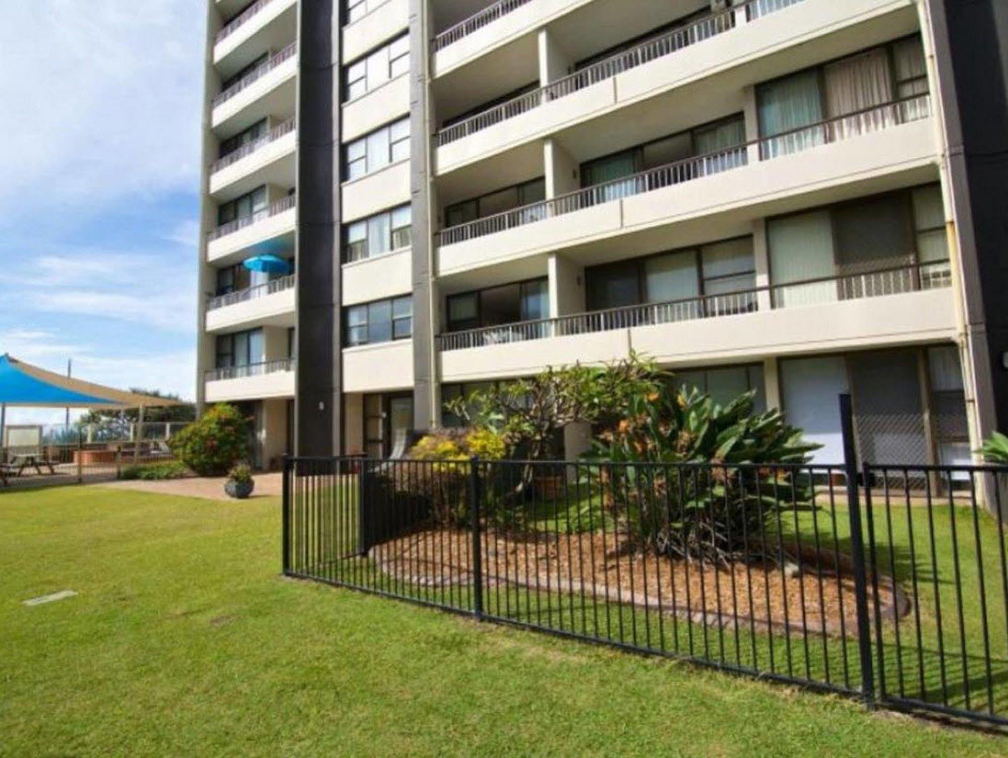 President Holiday Apartments - Absolute Beachfront Gold Coast Exterior photo